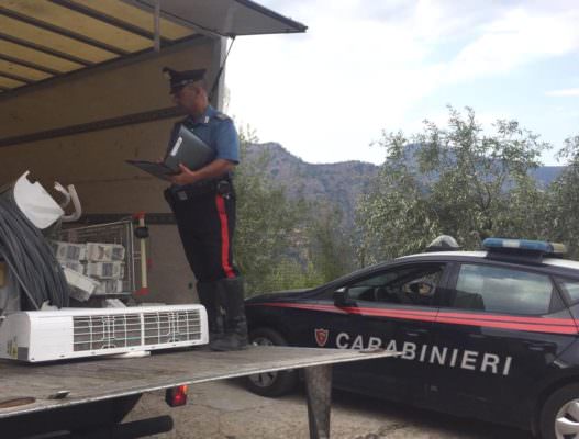 Sorpresi a depredare abitazione: arrestati 4 giovani – I NOMI