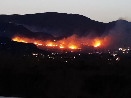 Enorme incendio a Scopello, bruciati 100 ettari di macchia mediterranea: Sindaco: “Attacco programmato e mirato”