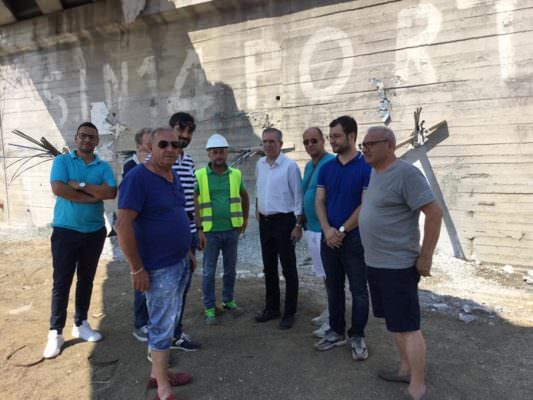Demolizione ponte della SP 25/I a Mineo, Falcone: “Completeremo entro la prossima settimana”