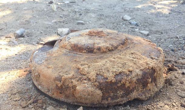 Pericolosa “sorpresa” in spiaggia: bambini scoprono mina anticarro sotto la sabbia
