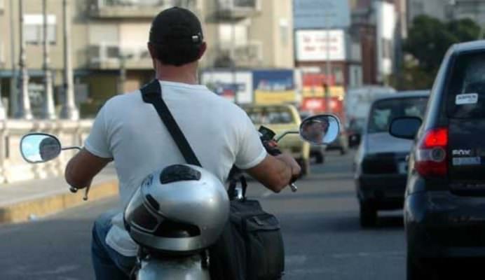 In scooter senza casco e sotto l’effetto di alcol e droga: patente sospesa a un catanese