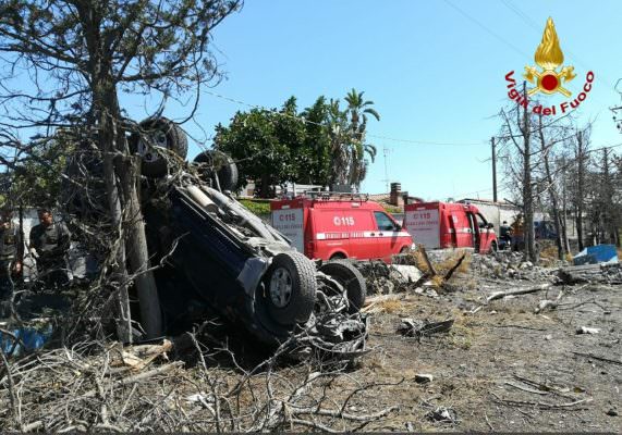 Paura a Catania, Suv esce di strada e si ribalta finendo su un muro: feriti 6 minorenni