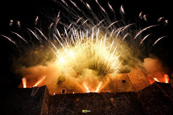 Mad Fest, applausi e stupore per la seconda serata con i giochi pirotecnici di Vaccalluzzo Events