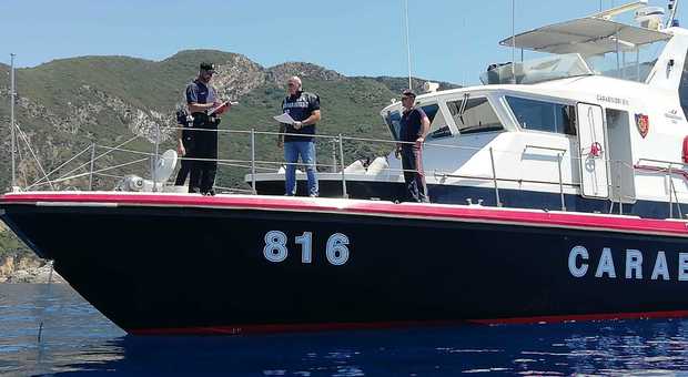 Barche per escursioni senza autorizzazione di cottura cibi: multe per 17mila euro
