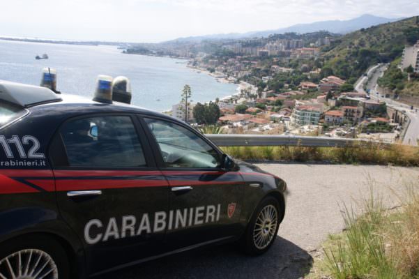 Dal furto di un escavatore e un furgone all’inseguimento con i militari: in manette due catanesi