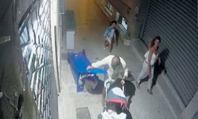 Un bicchiere di troppo e la gelosia, chef danneggia ristorante in centro: scatta la denuncia