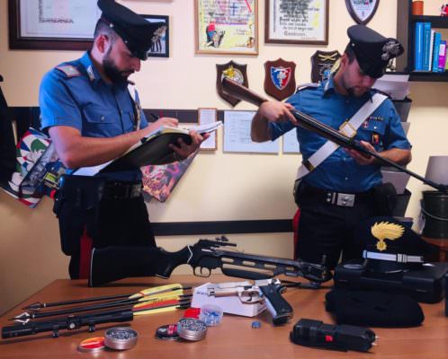 Lite tra vicini degenera in violenza. Feriti due coniugi, arrestati 3 fratelli