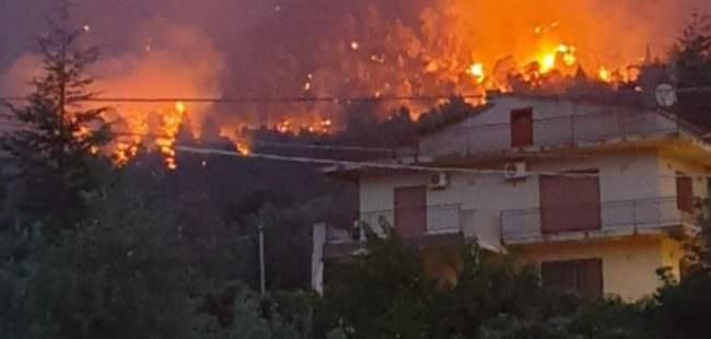 Emergenza incendi, duro affondo di Nello Musumeci: “Caro piromane, ti piace il fuoco? Vai all’inferno”