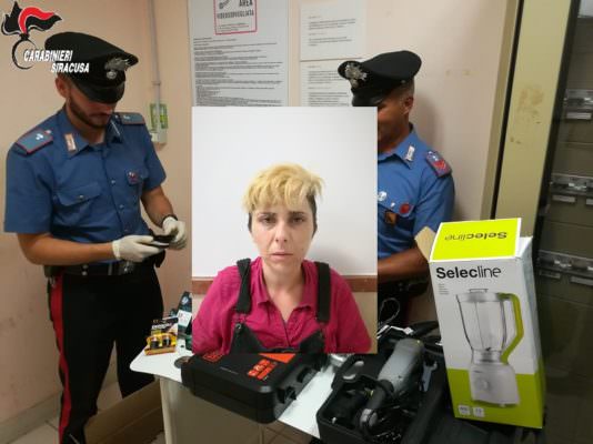 Furto all’Auchan, portata via refurtiva di oltre 500 euro: fermata la ladra