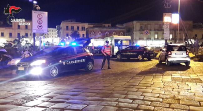 Carabinieri passano a setaccio Ortigia e Fontane Bianche: 13 patenti ritirate e 4 denunce