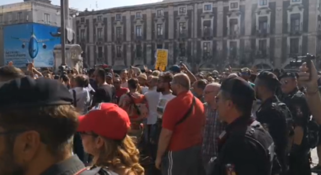 Matteo Salvini in visita a Catania, piazza Duomo blindata per le contestazioni. Stasera l’arrivo a Siracusa