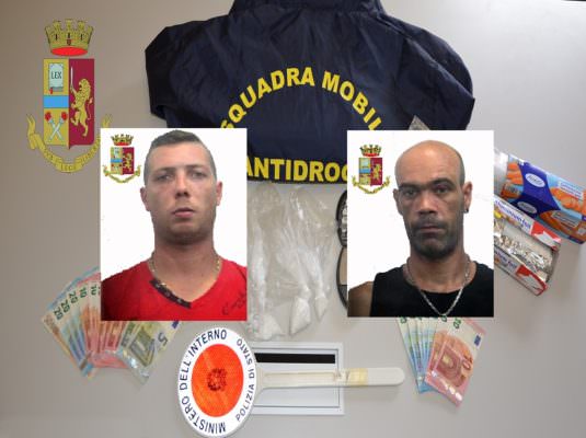 Spaccio nel Bronx, caldaie di un condominio adibite a “case della droga”: due arresti