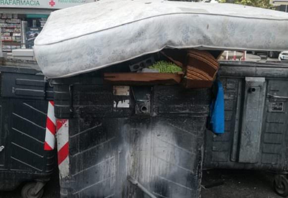 Palermo, smaltimento irregolare rifiuti a largo Villaura: sanzionato per oltre 300 euro un cittadino