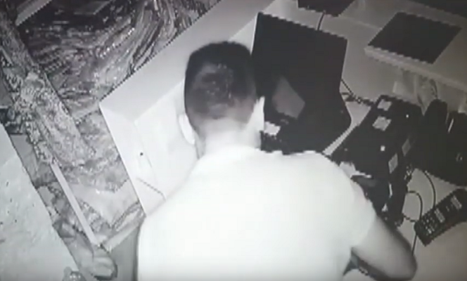Furti seriali in abitazioni e negozi del centro storico, “U Cavaleri” incastrato dal VIDEO delle telecamere