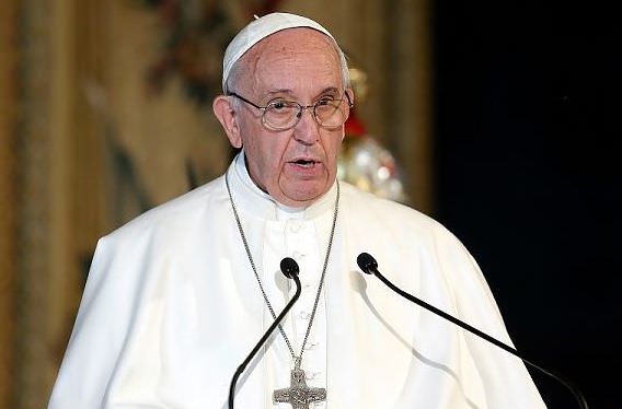 PAPA “ANGELUS IN RITARDO, ERO CHIUSO IN ASCENSORE”