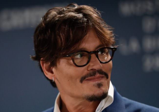 VENEZIA, “WAITING FOR THE BARBARIANS” CON JOHNNY DEPP CHIUDE IL CONCORSO