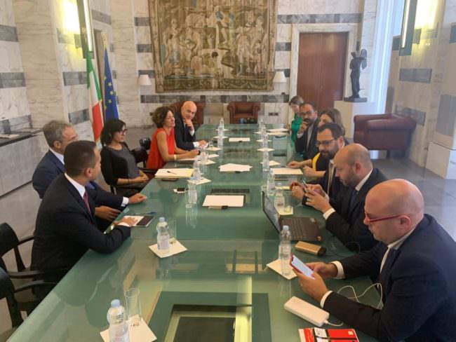 DI MAIO INCONTRA I MINISTRI M5S “PRONTI AL TAGLIO DEI PARLAMENTARI”