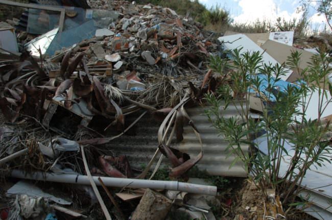 Sequestrata un’area di circa 2mila mq adibita a discarica di amianto: le FOTO