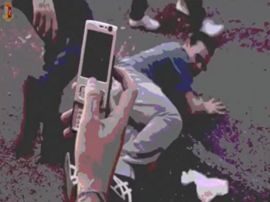 Picchiato, umiliato e filmato, a Catania ennesima “vergogna” ai danni di un disabile: il VIDEO dell’aggressione