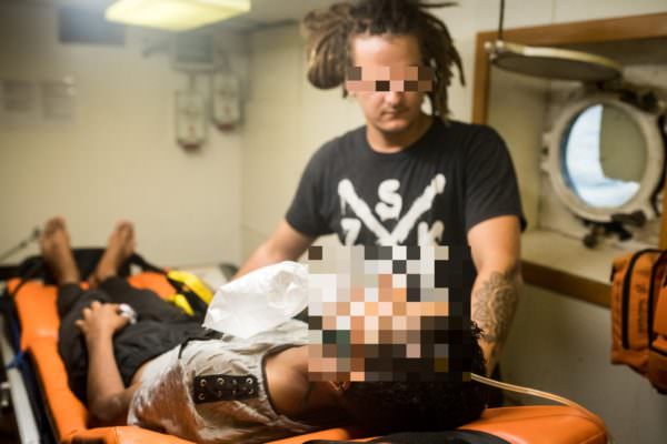 Alan Kurdi, il dramma continua: minore disperato si getta in mare per raggiungere la costa Alan Kurdi, il dramma continua: minore disperato si getta in mare per raggiungere la costa