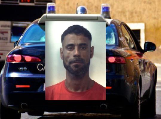 Evade dai domiciliari e ruba oggetti preziosi e televisore da una villa: in carcere 36enne catanese