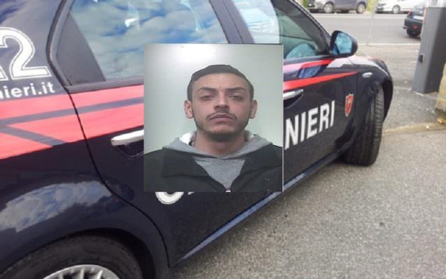 Paura in strada, strappa collana ad anziana e la scaraventa a terra: arrestato 27enne
