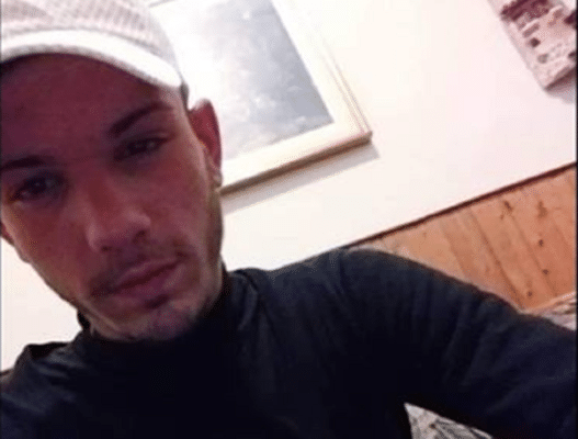 Scontro frontale auto-scooter, muore 19enne: “Ti ricorderò sempre con quel meraviglioso sorriso, ti amo”