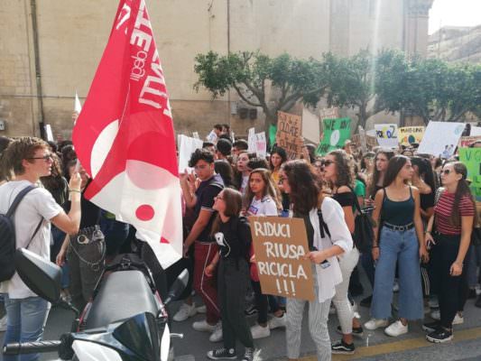 La Sicilia scende in piazza per salvaguardare il pianeta. Flc Cgil, Rizza: “Possiamo fare tanto”