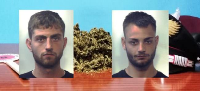 Belpasso, droga nascosta nella cuccia del pitbull per proteggerla dagli “intrusi”: arrestati 2 giovani