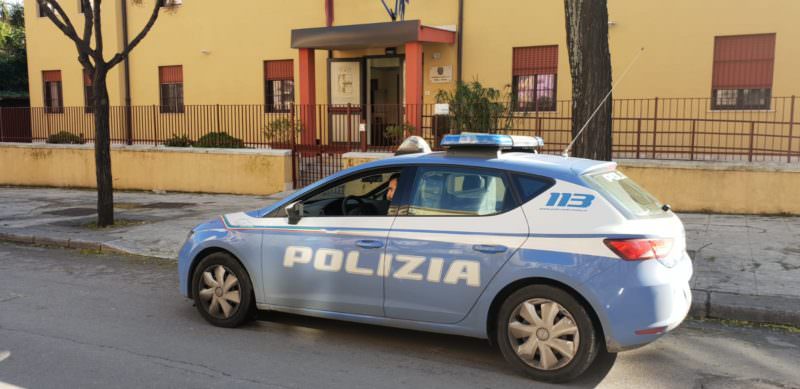 Rapina farmacia di piazza Indipendenza, 34enne minaccia i presenti con un coltello: arrestato