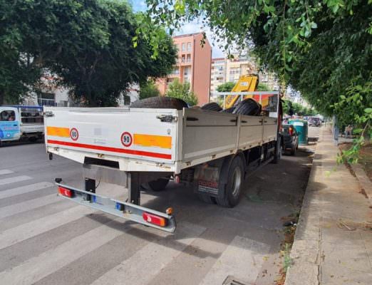 Trasporto illecito in via Rizzo, fermato un camion: denunciati 2 uomini