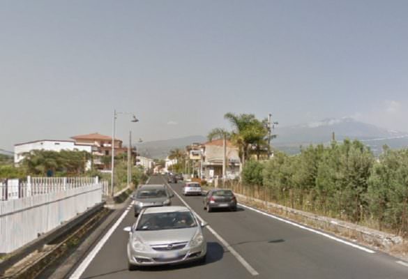 Calatabiano, scoppia incendio in una casa di Pasteria-Lapide: chiuso un tratto della SS 114