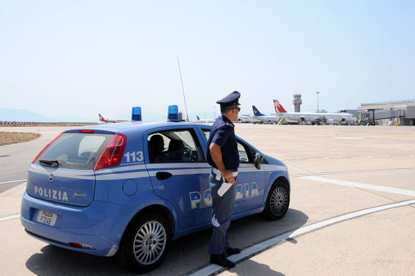 Avevano tentato di imbarcarsi su un volo internazionale con identità falsa: arrestati tre georgiani