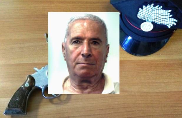 San Cristoforo, uomo armato in balcone: arrestato 70enne, da tempo minacciava di morte ex moglie e figlia