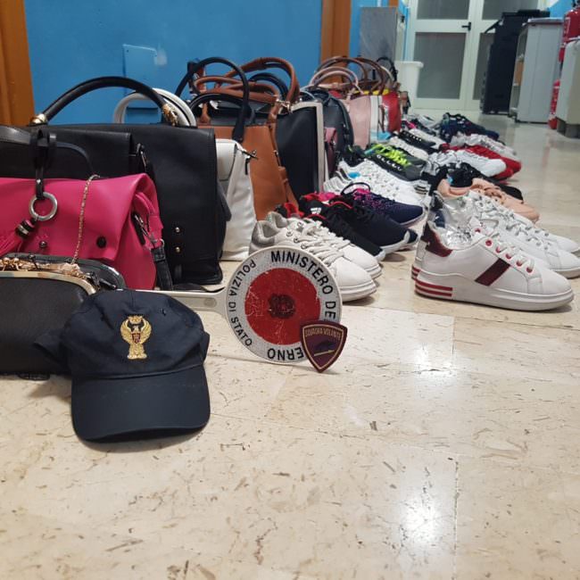 Borse e scarpe contraffatte: scatta il maxi sequestro