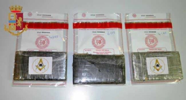 Oltre 3 Kg di cocaina nascosta nel cofano dell’auto: 61enne in manette