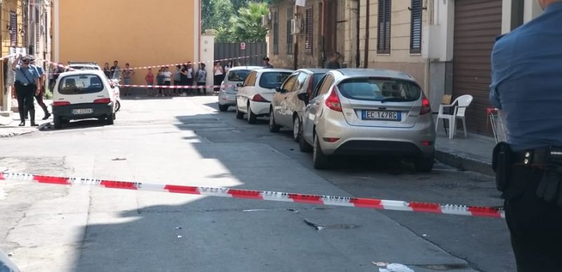 Sparatoria in via Regina Bianca, picchiato cugino di una vittima: è in gravi condizioni, indagine si complica