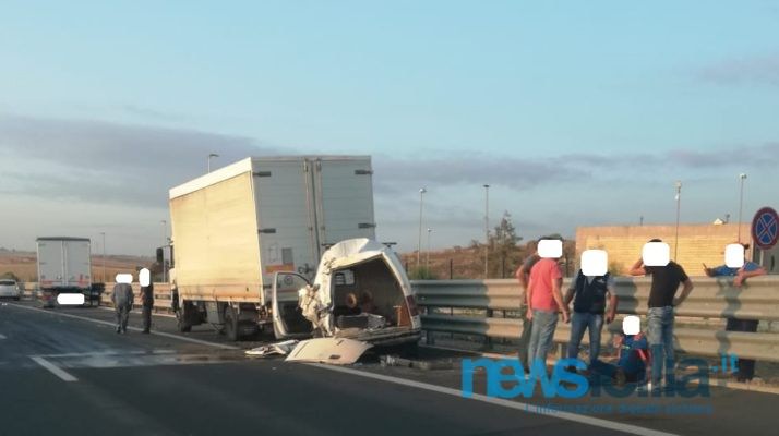 Scontro tra 3 veicoli sull’autostrada Catania-Siracusa: un ferito – FOTO