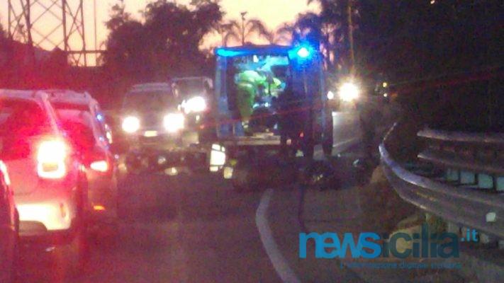 Violento scontro nel Catanese, feriti due motociclisti: ambulanza sul posto, traffico in tilt