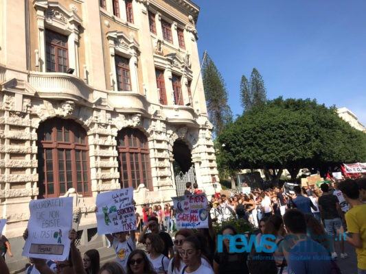 Sciopero Globale per il Clima, in corso la manifestazione a Catania tra studenti, professori e sindacati