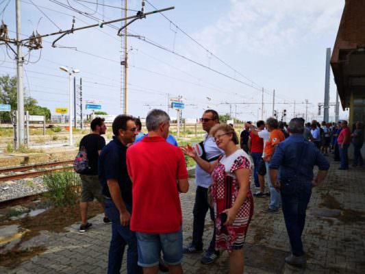 Termini Imerese, scoppia la rabbia dei dipendenti Blutec: occupata stazione ferroviaria di Fiumetorto