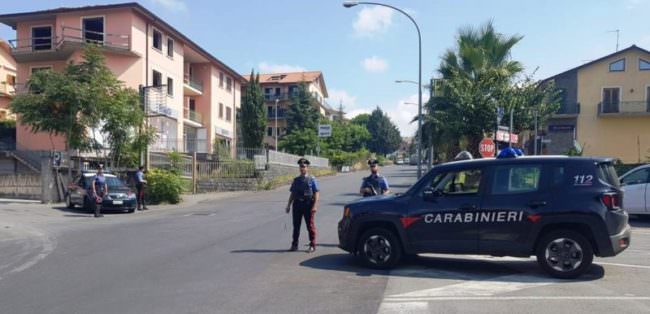Bronte, nascondeva “persuasivo” bastone di 70 centimetri sotto il sedile: denunciato uomo