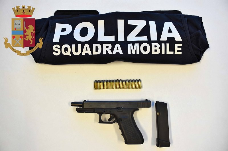 Controlli sul territorio, fermato 45enne che deteneva una pistola rubata