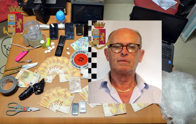 Cocaina e oltre 3mila euro in contanti in casa: in manette pusher 67enne
