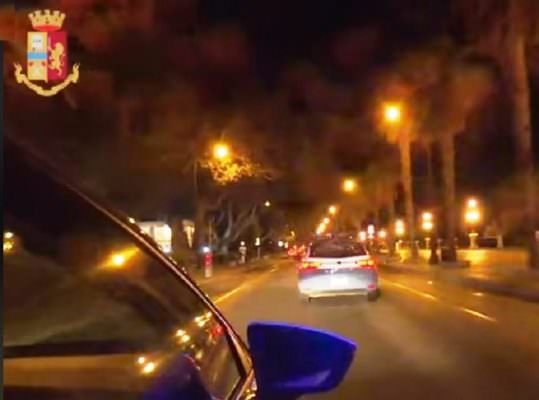 Pugni in faccia alla fidanzata dopo una lite, denunciato 40enne Pugni in faccia alla fidanzata dopo una lite, denunciato 40enne