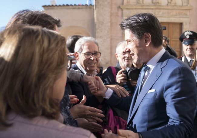 CONTE “IN UN PAESE PIU' GIUSTO MENO TASSE PER GLI ONESTI”