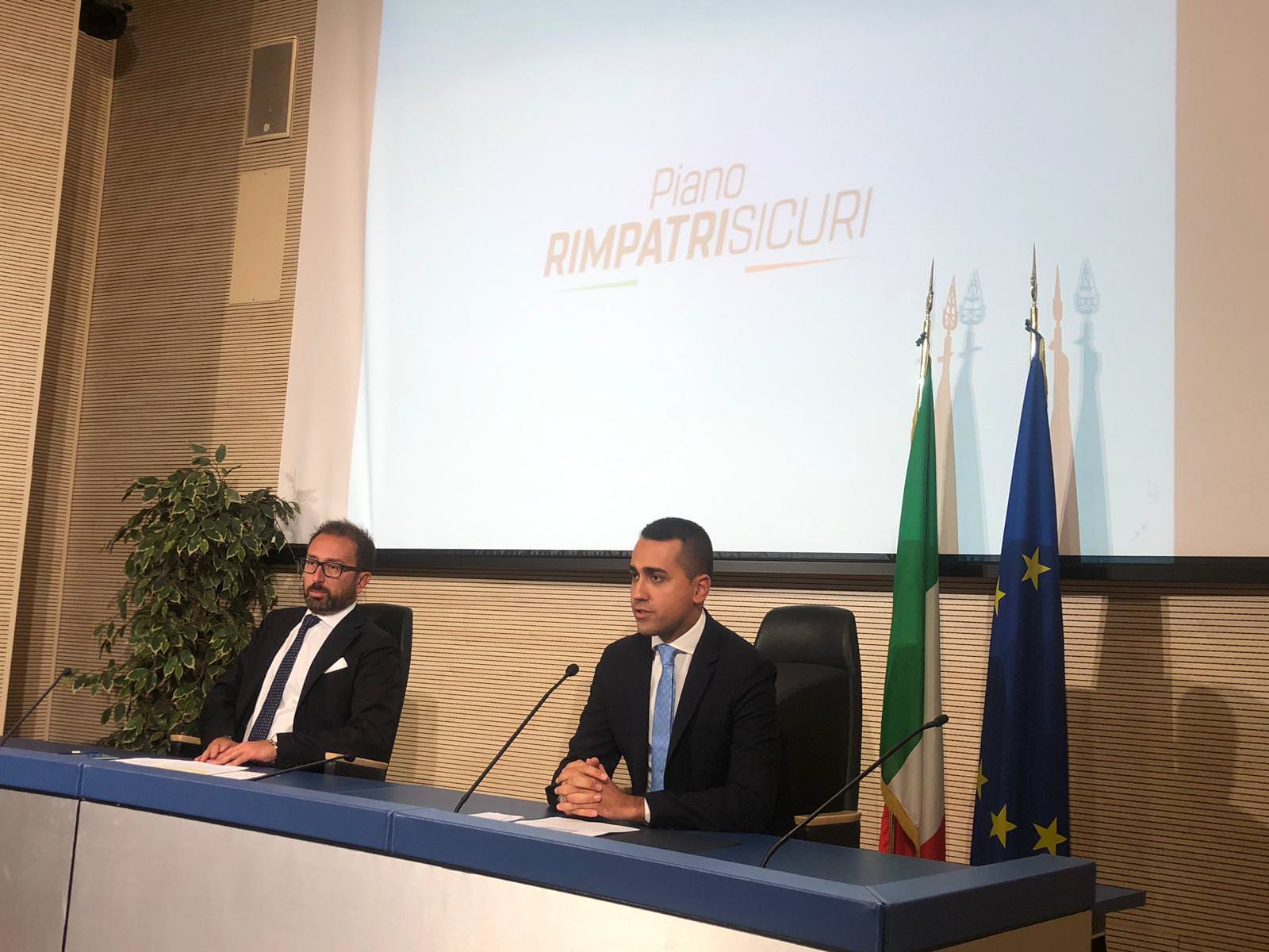 MIGRANTI, DI MAIO-BONAFEDE “UN DECRETO PER I RIMPATRI IN 4 MESI”