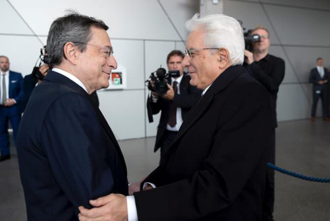 Quirinale, tutti i retroscena della rielezione di Mattarella. Draghi mediatore, il Capo dello Stato riflette