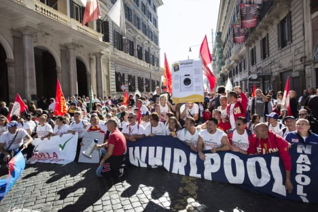 WHIRLPOOL, STOP A PROCEDURA DI CESSIONE PER STABILIMENTO DI NAPOLI