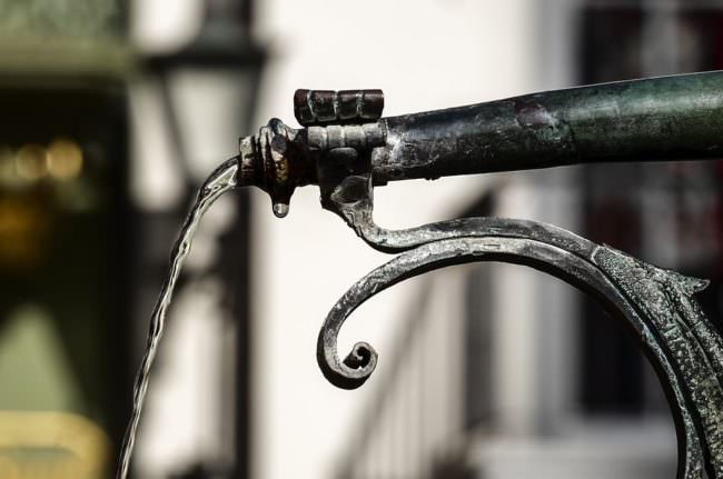ACQUA, INVESTIMENTI IN CRESCITA MA IL SUD E' ANCORA INDIETRO